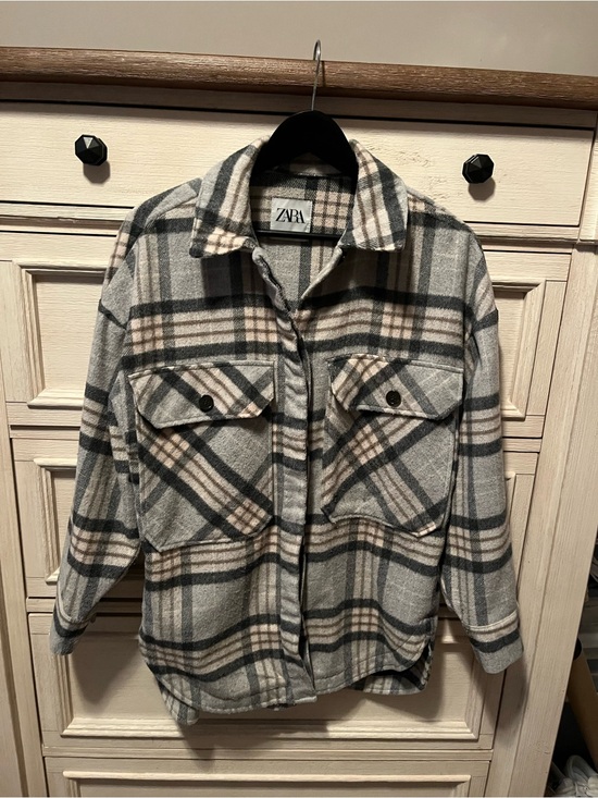 Zara Jackets & Blazers - Zara Plaid Shacket in Gray and Beige